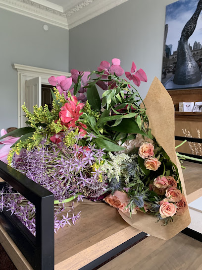 Garlands Florists Edinburgh - House / Outdoor Plants -Plant Shop - Plant Accessories